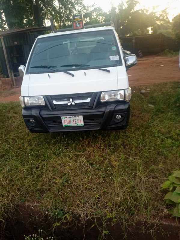 Main image of 2000 Mitsubishi L300